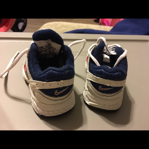 EUC Nike Size 2 (2005) boys shoes baby - Picture 2 of 4